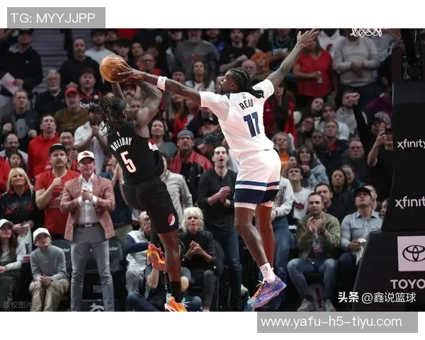 兰德尔赞麦丹在联防中表现突出防守范围广泛堪称优秀护筐者